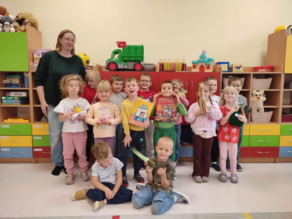 Miniaturka artykułu Głośne czytanie z grupą Pszczółek (7.10)