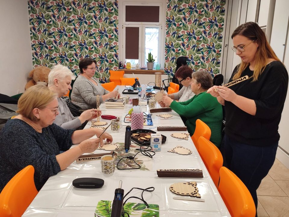 Miniaturka artykułu Wtorek, seniorki i drewniane cudeńka – 13.01