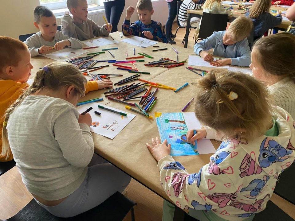 Miniaturka artykułu Koniczynki, Zajączek, rysunki i piłkarzyki – Serby, 23.03