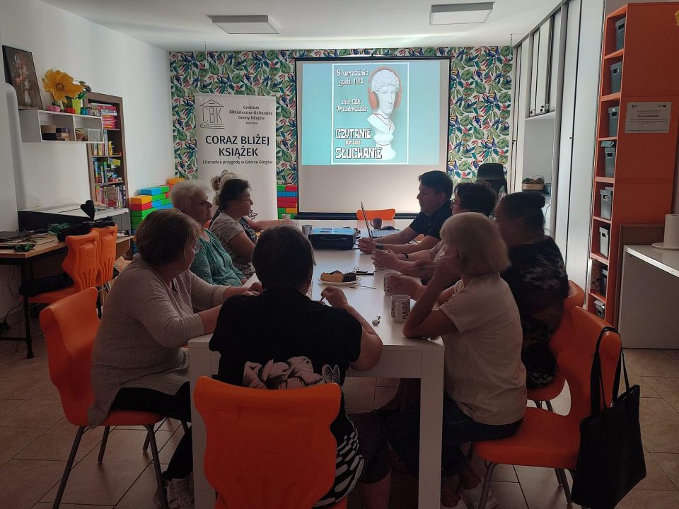 Miniaturka artykułu Czytanie przez słuchanie – z seniorkami (8.09)